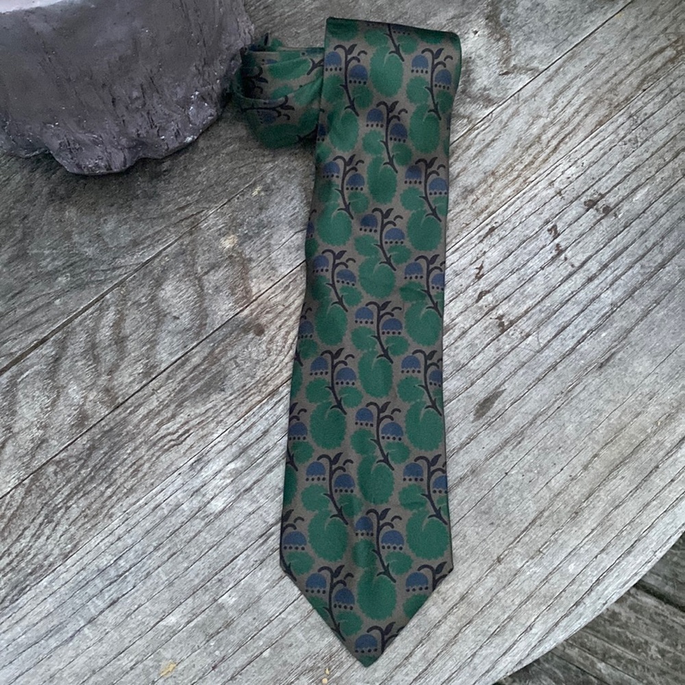 Metropolitan Museum of art 100% silk tie exclusive vintage